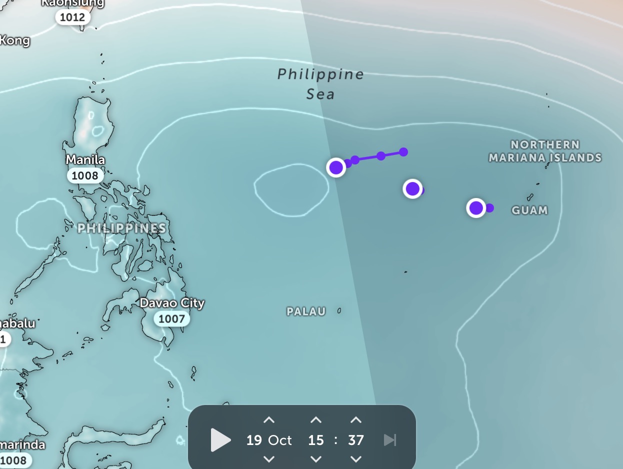 Ap thap gan Philippines lien tiep xuat hien va duoc du bao co kha nang manh len thanh bao. Anh: Zoom Earth