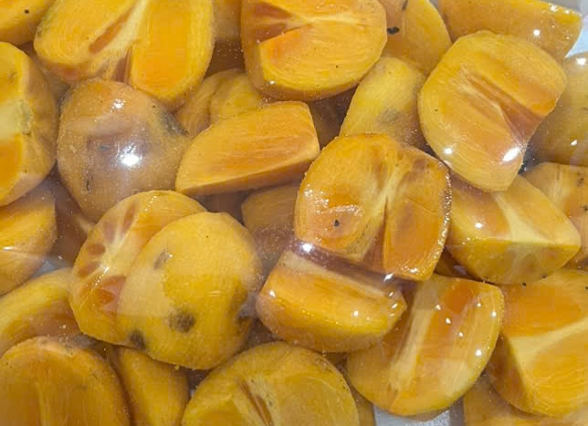 There are some things to keep in mind when eating crispy persimmons for people who want to lower their blood sugar. Photo: Kieu Vu