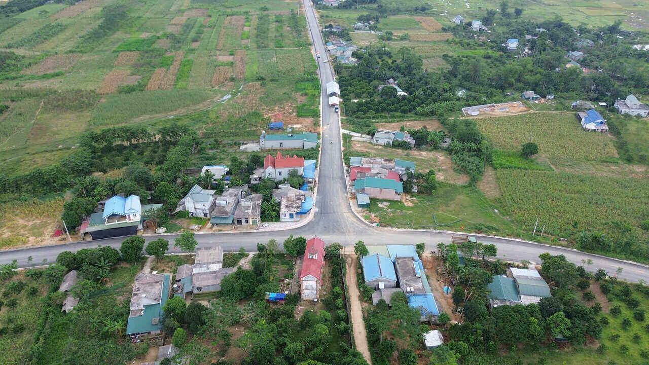 Tuyen duong co tong chieu dai 8,35 km, trong do khoang 1km nam tren dia ban thi tran Da Bac va phan con lai thuoc dia phan xa Tu Ly, huyen Da Bac. 