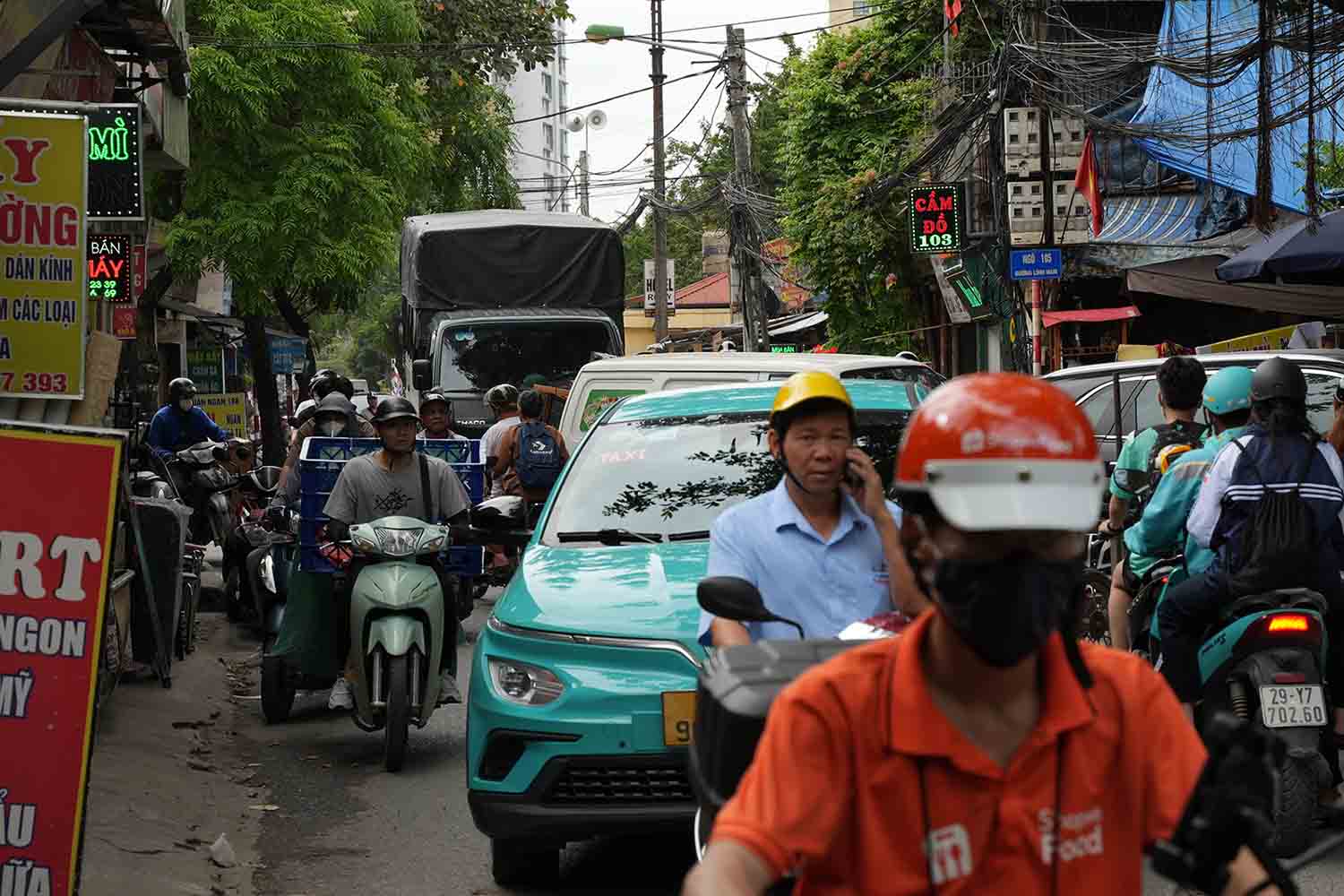 Voi tinh ket noi quan trong, tuyen duong tiep nhan luong phuong tien rat lon moi ngay. Anh: Huu Chanh