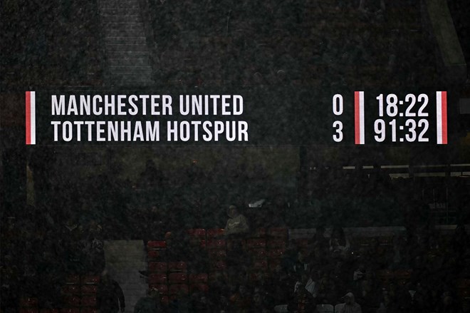 Tran thua truoc Tottenham phoi bay rat nhieu diem yeu cua Man United.  Anh: AFP