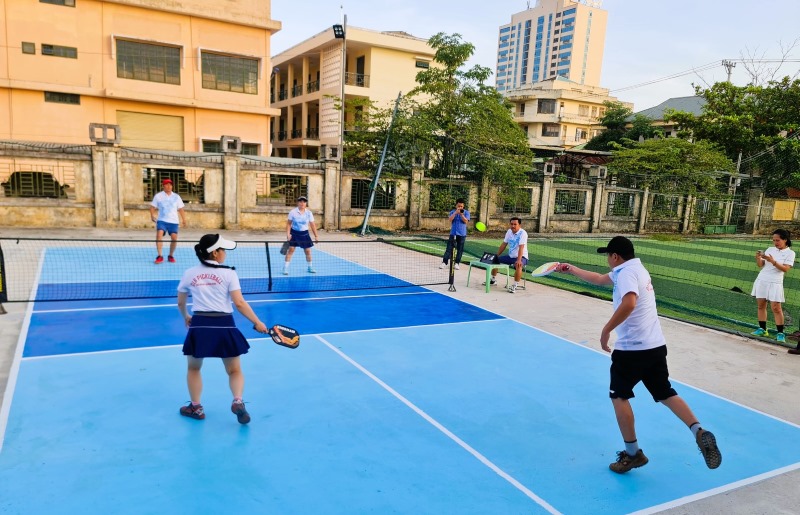 Phong trao choi Pickleball dang tao nen con sot moi tai Quang Nam gan day. Anh: Cong Ry.