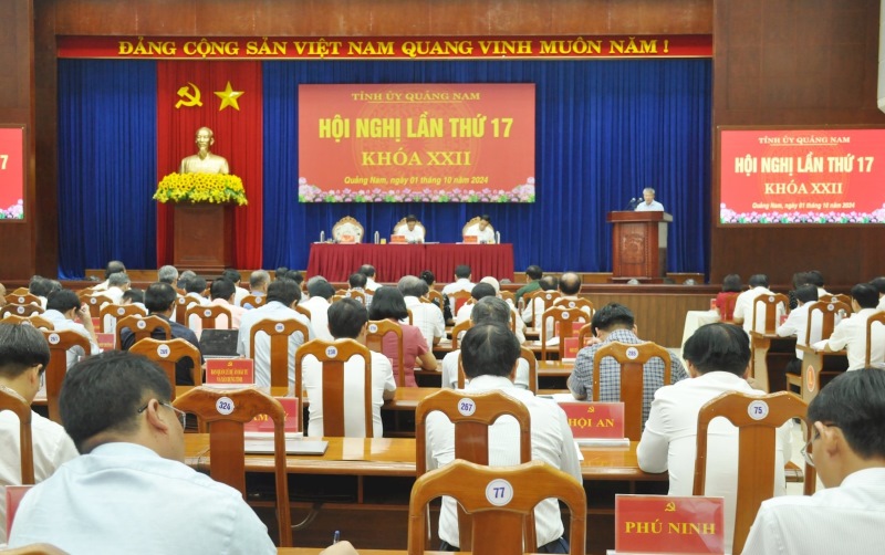 Tai hoi nghi danh gia ket qua 9 thang nam 2024, Tinh uy (khoa XXII) da thong tin tinh hinh xu ly ky luat to chuc Dang, Dang vien vi pham den nay. Anh: Nguyen Doan