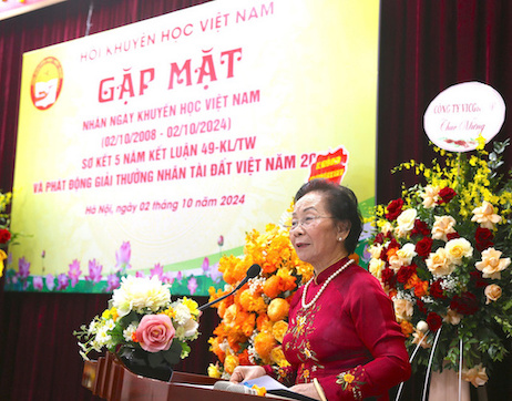 Giao su, Tien si Nguyen Thi Doan - nguyen Uy vien Trung uong Dang, nguyen Pho Chu tich nuoc, Chu tich Hoi Khuyen hoc Viet Nam phat dong “Giai thuong Nhan tai dat Viet nam 2025“. Anh: Thien An  