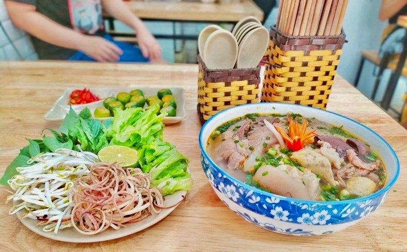 A special bowl of bun bo Hue costs 60,000 VND. Photo: Minh Thuong