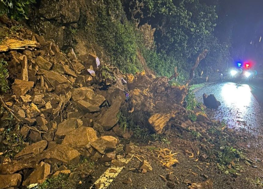 Một điểm sạt lở trên đèo Bảo Lộc đoạn qua địa phận xã Đại Lào (TP Bảo Lộc). Ảnh: Hoài Thanh