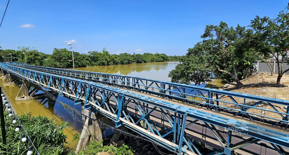 Den nam 2020, UBND tinh Thua Thien Hue bo tri hon 4,7 ti dong de sua chua cau Phu Luu, nham duy tri tuoi tho cau, dap ung nhu cau di lai cua nguoi dan va cac phuong tien nhu: xe cuu thuong, xe tang, xe chua chay hang nho. The nhung hien nay, cay cau dang trong hien trang xuong cap, de doa an nguy cua nguoi va phuong tien qua lai tren cau. 