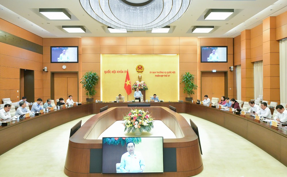 The National Assembly Standing Committee has issued a Resolution adjusting the Law and Ordinance Development Program for 2024. In the photo: A meeting of the National Assembly Standing Committee. Photo: Quochoi.vn