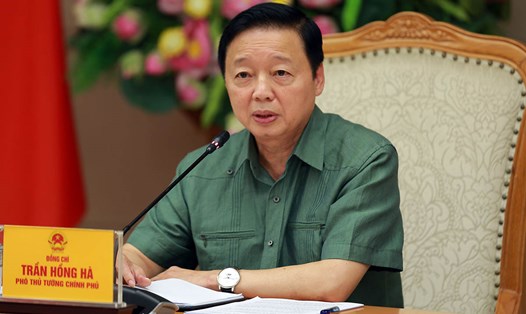 Phó Thủ tướng Chính phủ Trần Hồng Hà yêu cầu phải có những chính sách hấp dẫn nhất, “trải chiếu hoa” mời gọi doanh nghiệp, nhà đầu tư. Ảnh: VGP