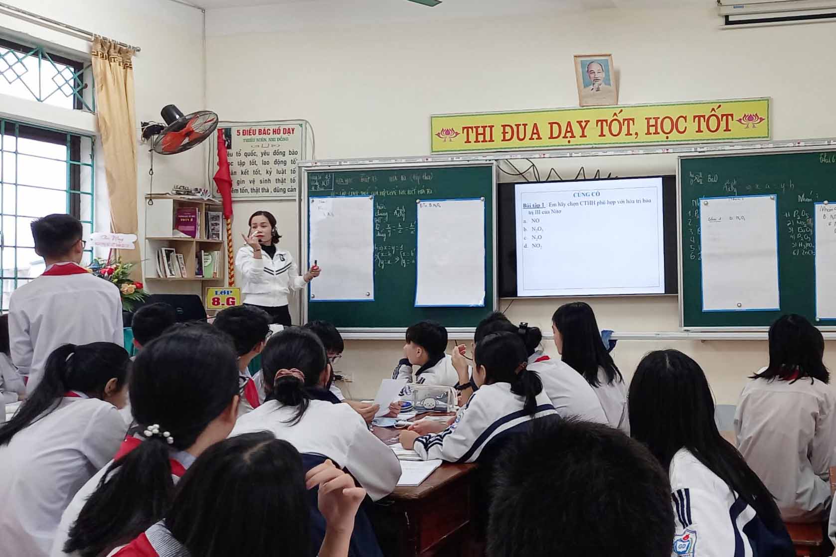 What are the conditions for students to achieve excellent academic performance in secondary school?