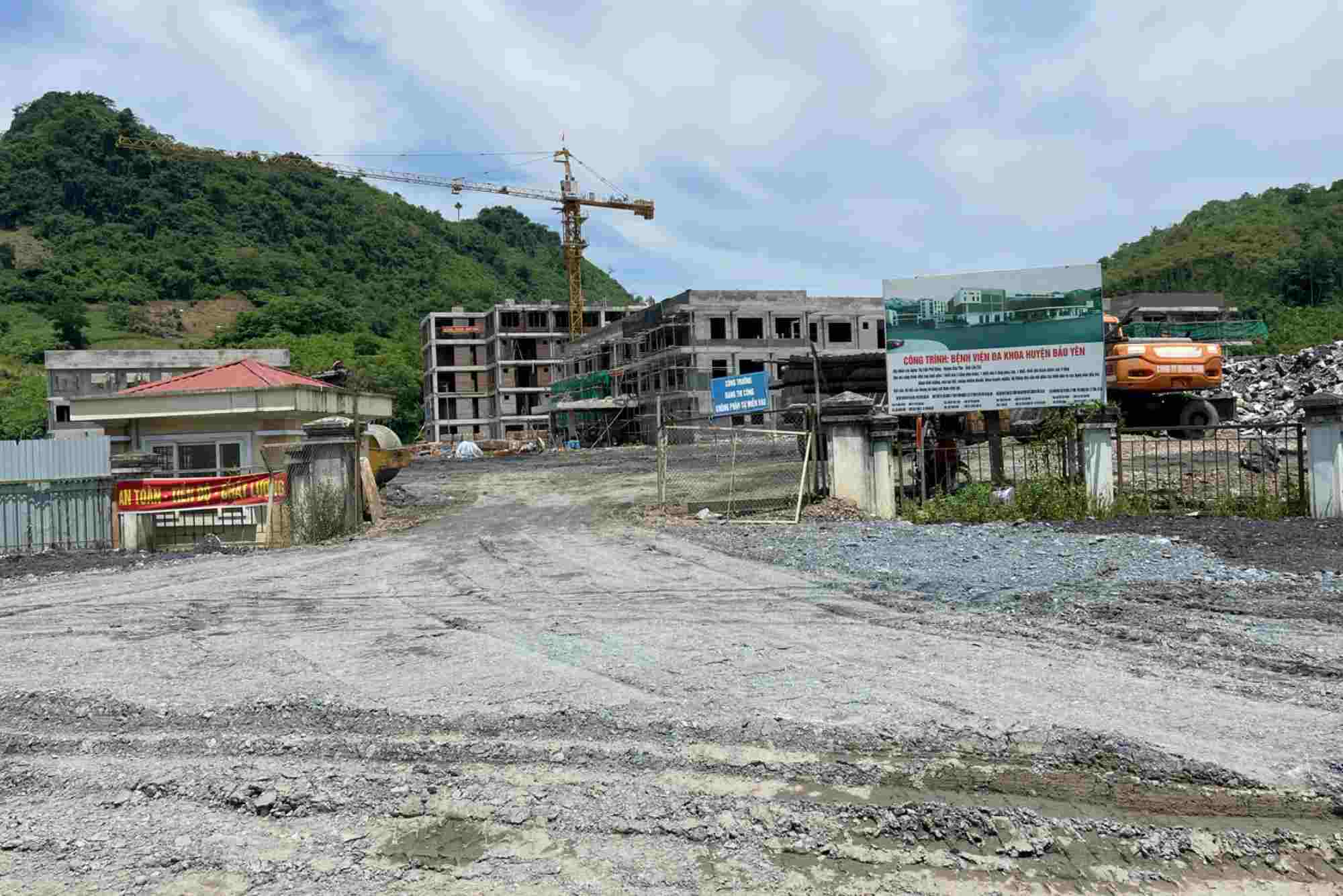 Hàng loạt bệnh viện, trung tâm y tế tuyến huyện của Lào Cai đang được xây dựng mới. Ảnh: Đinh Đại