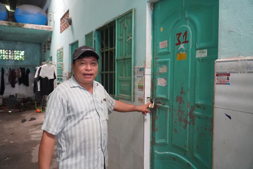 Khu nhà trọ của ông Lương Ngọc Nhẹ nhiều phòng không có công nhân thuê ở. Ảnh: Hà Anh Chiến