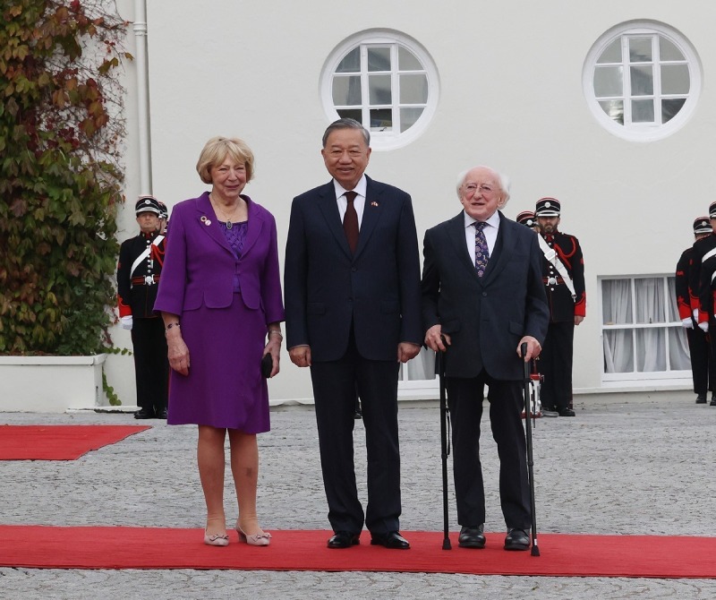 General Secretary and President To Lam with Irish President Michael D. Higgins and his wife. Photo: VNA
