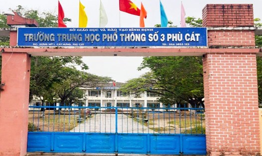 Trường THPT số 3 Phù Cát trả lại tivi cho Ban đại diện cha mẹ học sinh vì lạm thu. Ảnh: Cổng thông tin Trường THPT số 3 Phù Cát
