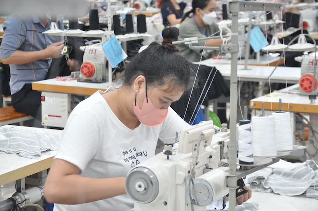 The coefficient for adjusting salary increases is specified in Circular No. 17/2019/TT-BLDTBXH. Illustration photo: Thuc Quyen
