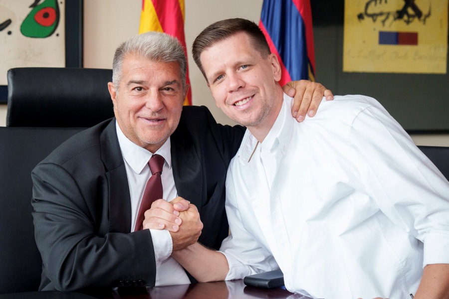 Wojciech Szczesny (right) signed for Barcelona just five weeks after retiring. Photo: FC Barcelona