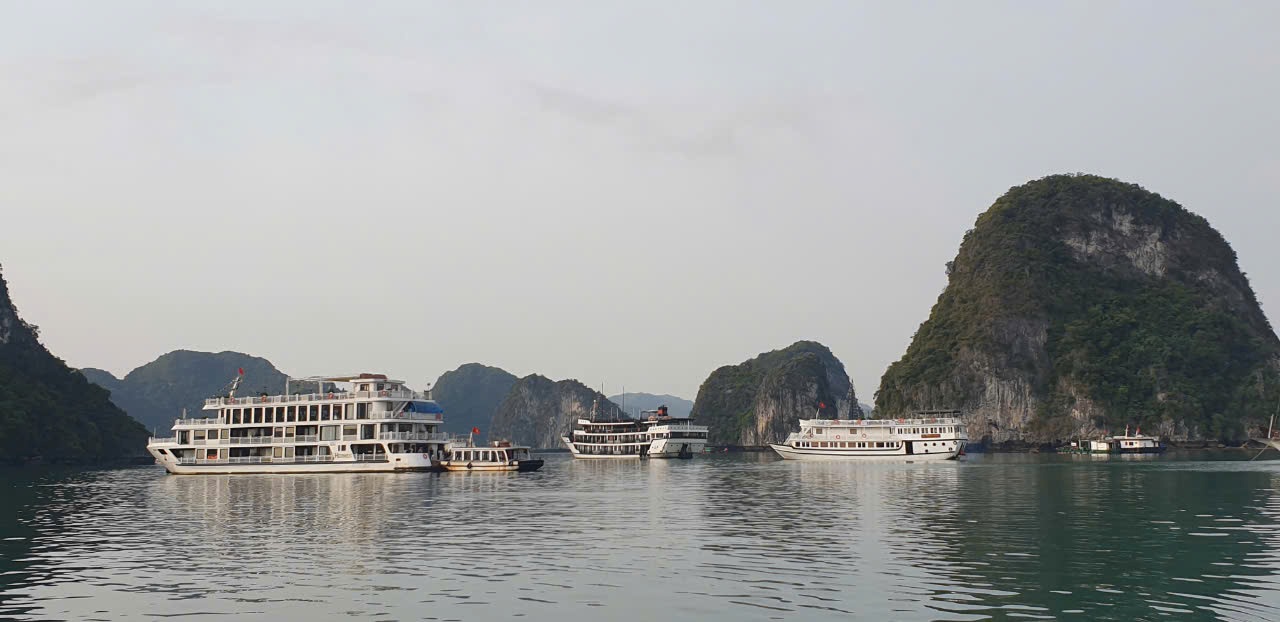 Hien tren vinh Bai Tu Long chua co tau du lich va theo ke hoach, Quang Ninh se cho phep dong khoang 100 tau trong giai doan tu nay den 2025. Anh: Nguyen Hung