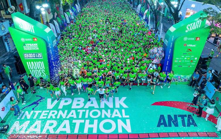ANTA offers up to 1,000 gifts and organizes exciting game activities, creating lots of laughter and comfort for all runners participating. Photo: VPIM 2024
