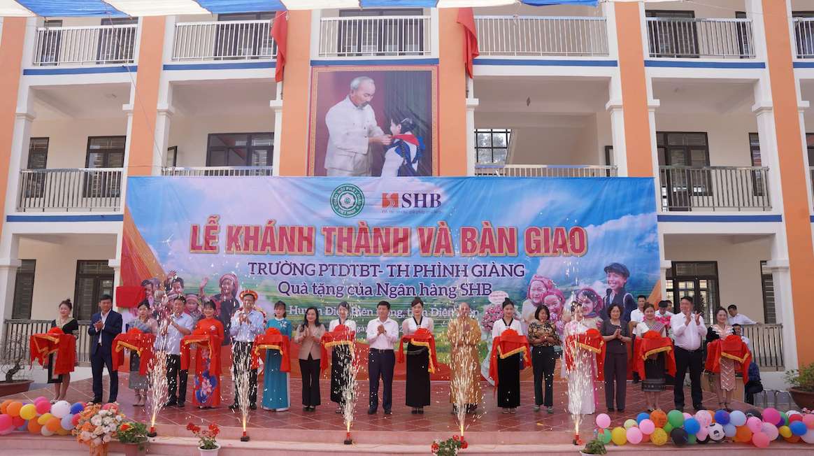 The two classrooms donated by SHB Bank have helped teachers and students' dreams of teaching and learning in a new school come true. Photo: SHB