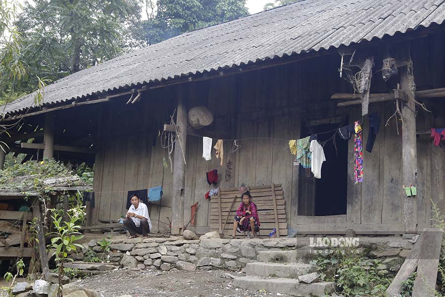 Ngoi nha da gan bo voi gia dinh qua 6 the he. “Tu doi ong noi toi, ngoi nha nay da la noi sinh song cua gia dinh. Moi manh go, moi goc nha deu chua dung nhung ky niem sau sac” - ong noi.