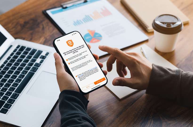 SHB has just recommended that customers complete the biometric information as soon as possible. Photo: SHB