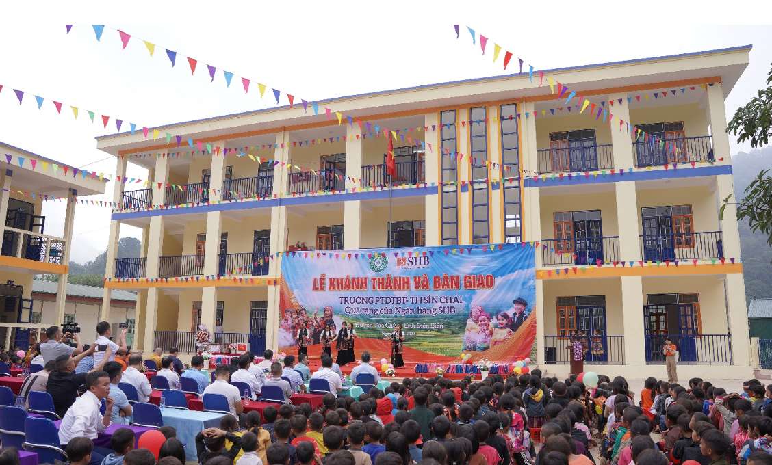 Inauguration and handover ceremony of the school. Photo: SHB