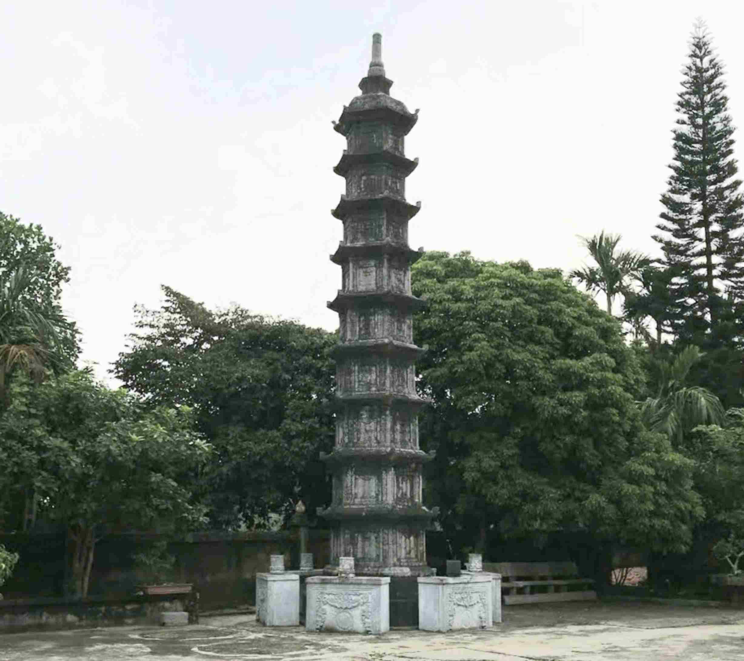 The Nine-Piece Lotus Tower made of stone is a unique and rare architecture of Hai Duong province. Photo: Cong Hoa