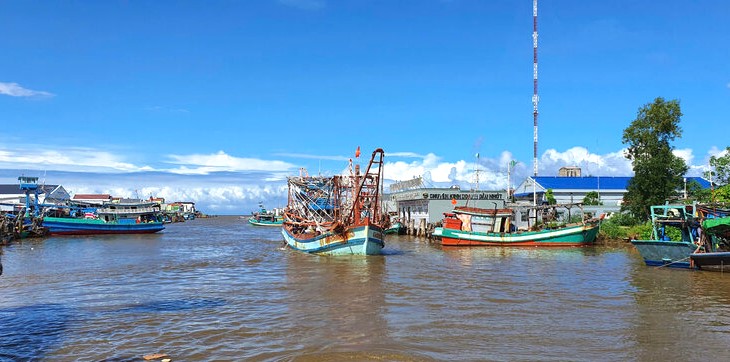 Fishermen in Ca Mau province complain that fishing grounds are gradually running out of fish and shrimp. Photo: Nhat Ho