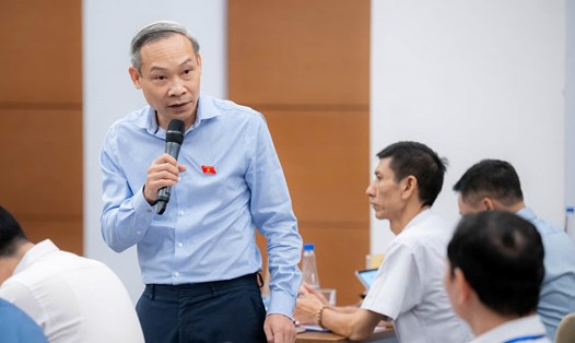 Ủy viên Thường trực Ủy ban Kinh tế của Quốc hội, ông Phan Đức Hiếu nói về dự án đường sắt tốc độ cao Bắc - Nam. Ảnh: Cao Nguyên.
