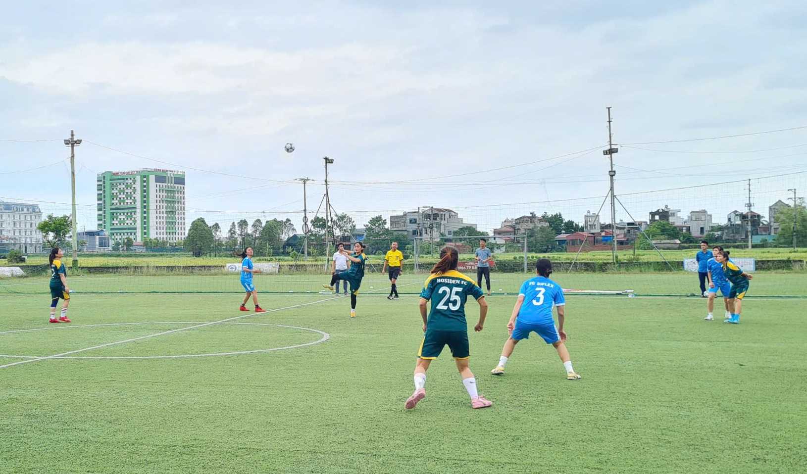 Female union members participate in the 7th Football Tournament for Female Workers in Industrial Parks of Bac Giang Province - 2024. Photo: Minh Vy