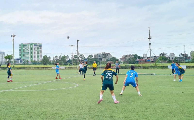 Female union members participate in the 7th Football Tournament for Female Workers in Industrial Parks of Bac Giang Province - 2024. Photo: Minh Vy