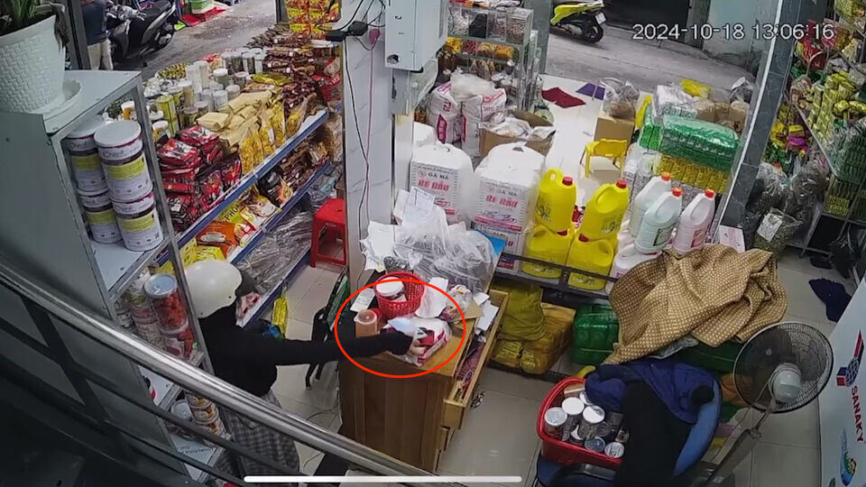 Investigating the woman who staged a phone theft in Thu Duc City