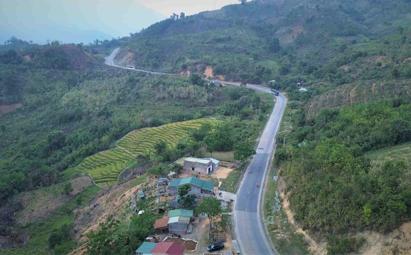 A long, winding slope on Lo Xo Pass. Photo: THANH TUAN