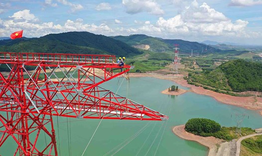 Dự án đường dây 500kV mạch 3 đã hoàn thành sau thời gian thi công thần tốc. Ảnh: Xuân Tiến