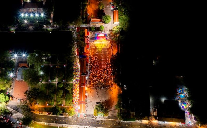 Thousands of people and tourists participate in the flower lantern festival at Keo Pagoda Festival in Autumn 2024. Photo: Organizing Committee