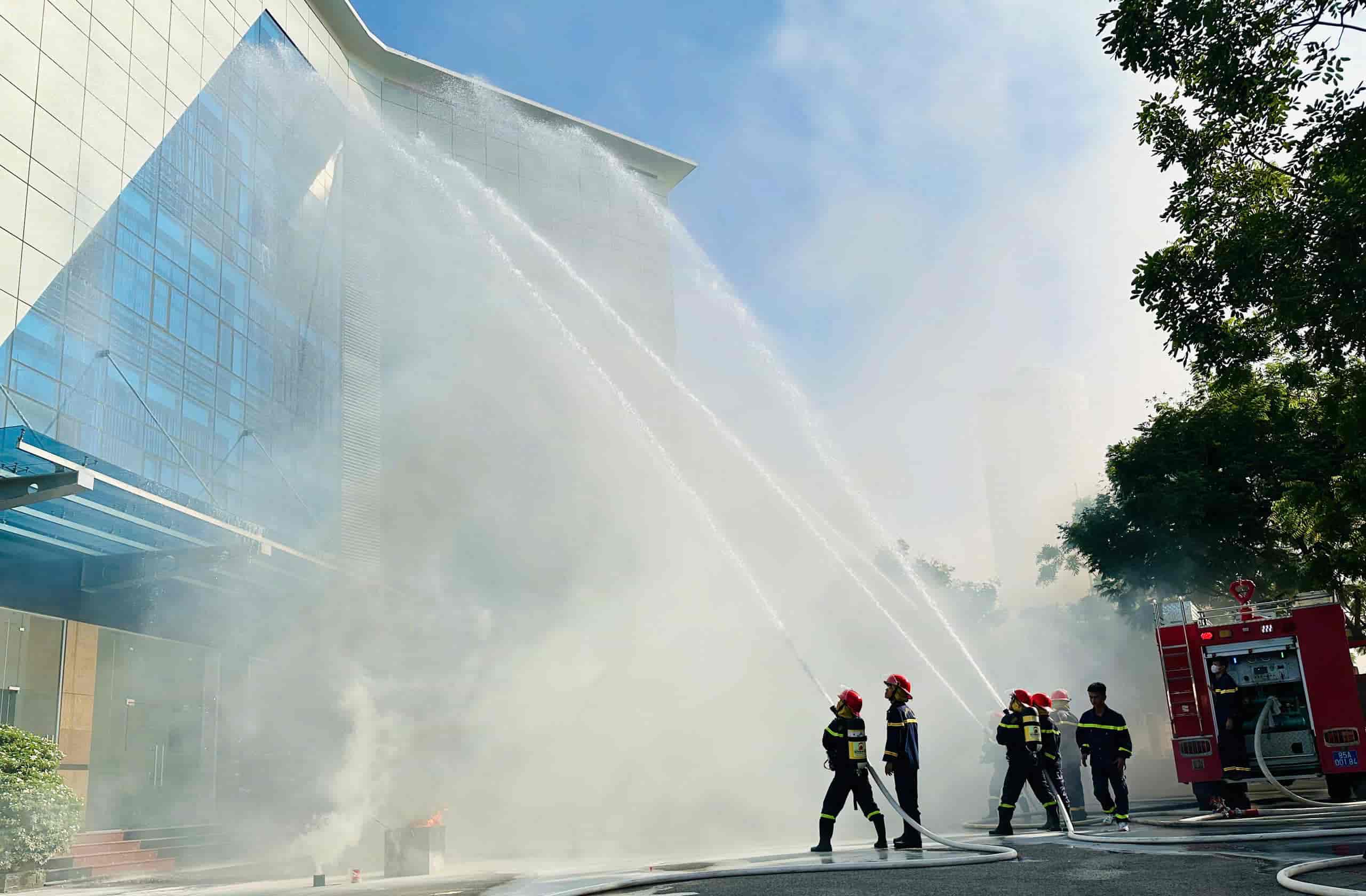 Vinh Tan 4 Thermal Power Plant conducts fire prevention and rescue drills in Ninh Thuan. Photo: Vinh Tan