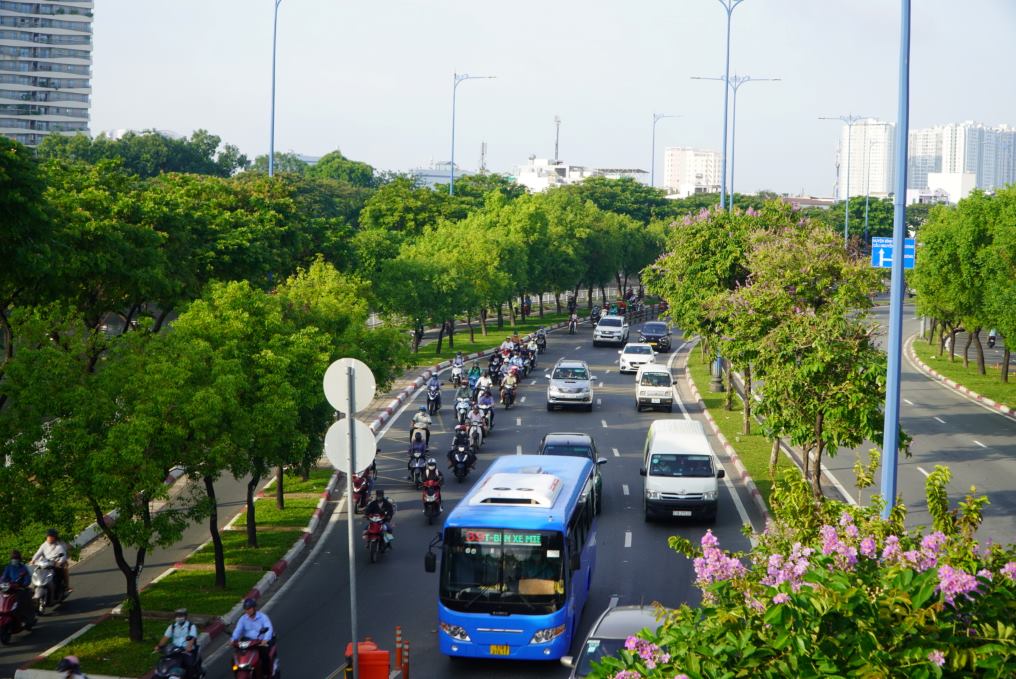 Southern weather has intermittent sunshine. Photo: Nguyen Chan