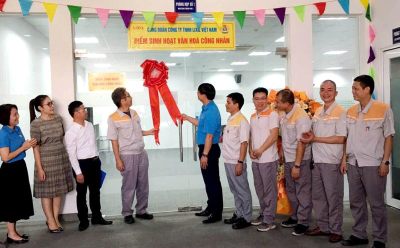 In addition to activities such as establishing a Workers' Cultural Activity Point, the Hanoi City Labor Federation also focuses on improving the skills of its staff doing propaganda work. Photo: Ngoc Anh