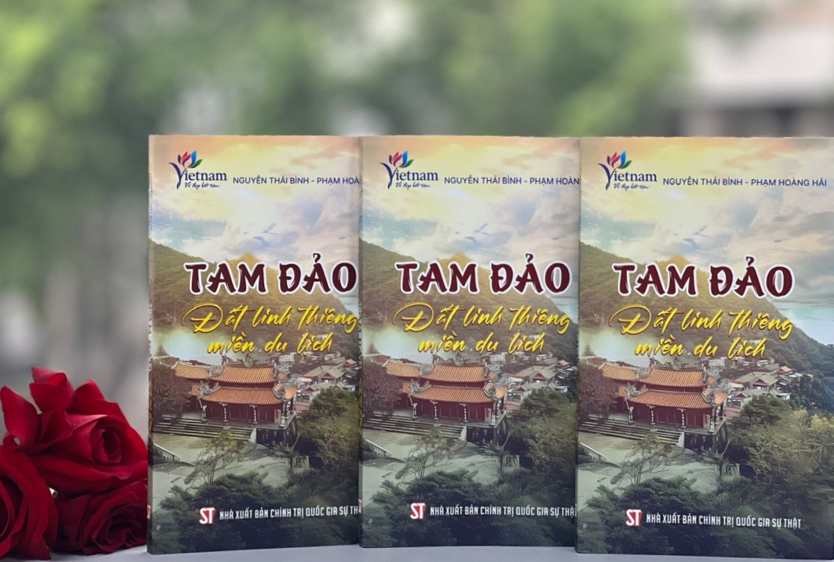The book "Tam Dao - Sacred land, tourist area". Photo: Ai Van
