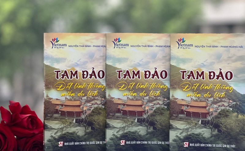 The book "Tam Dao - Sacred land, tourist area". Photo: Ai Van