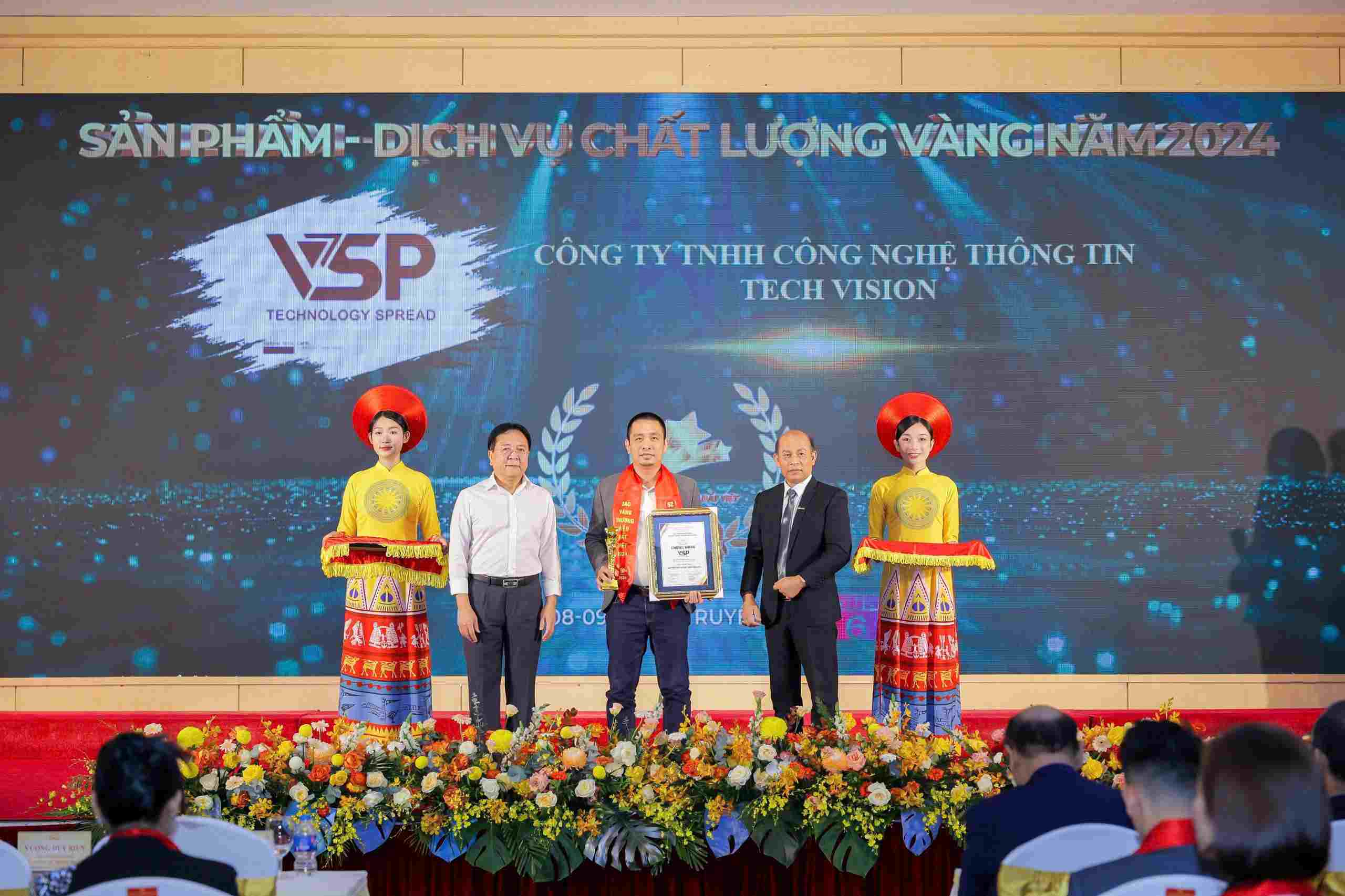 VSP vinh du don nhan danh hieu san pham dich vu chat luong vang nam 2024. 