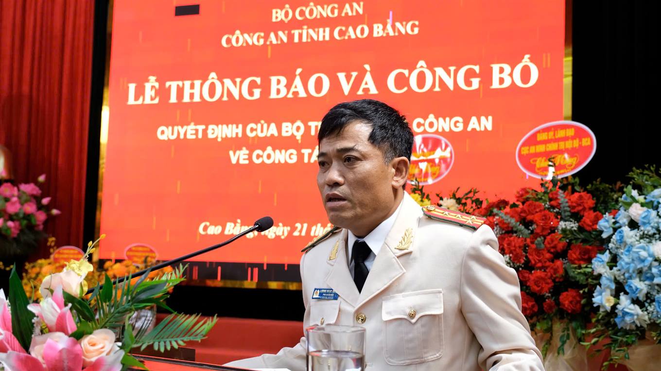 Dai ta Luong Ngoc Quyet - Pho Giam doc Cong an tinh Cao Bang phat bieu nhan nhiem vu. Anh: Cong an Cao Bang.