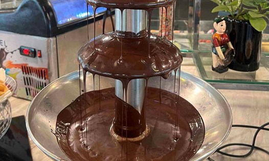 Người bị viêm loét dạ dày nên hạn chế các sản phẩm có chứa chocolate. Ảnh: Kiều Vũ