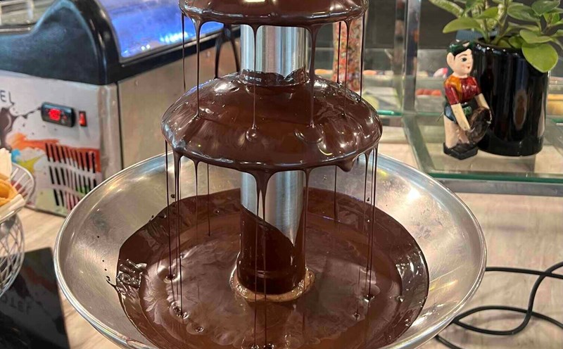 People with stomach ulcers should limit products containing chocolate. Photo: Kieu Vu