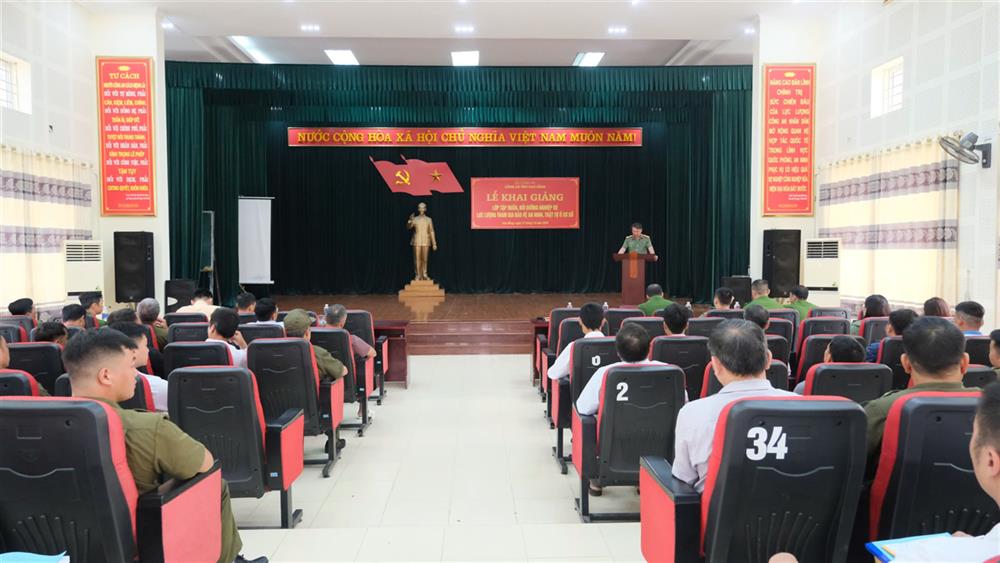 Grassroots police force in Cao Bang has just attended a professional training course. Photo: Cao Bang Police.