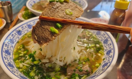 Phở bò Việt Nam ở quán Phở ông Nam, Seoul. Ảnh: Ina