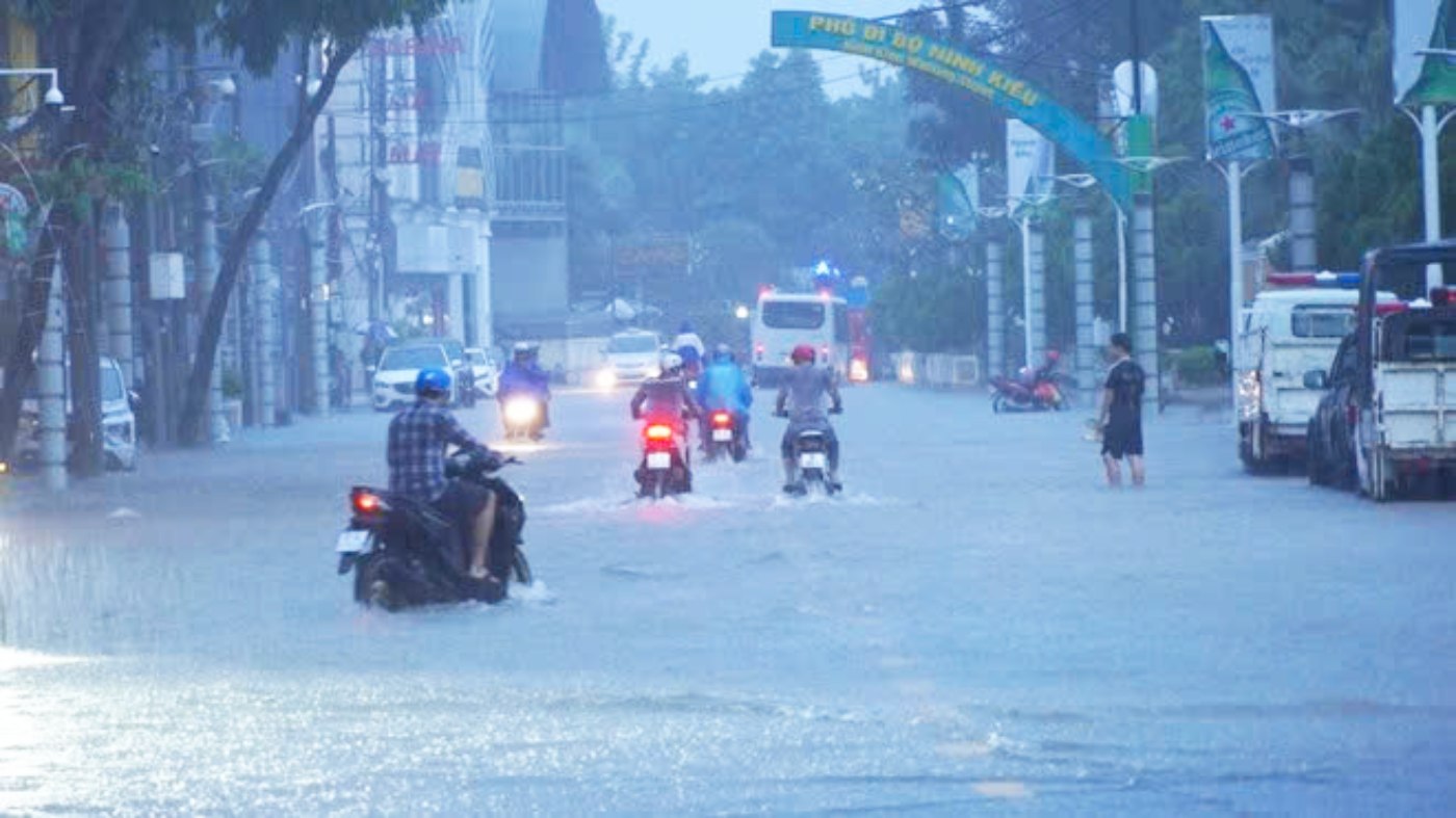 It is forecasted that the high tide in Can Tho will recede rapidly in the coming days. Photo: Ta Quang