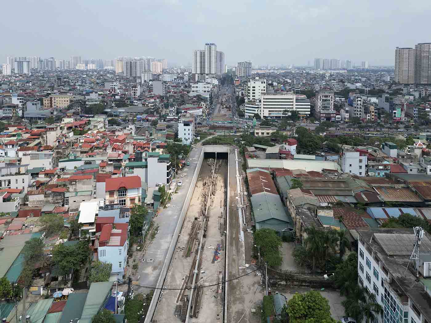 Du an xay dung tuyen duong Vanh dai 2,5 (doan tu Dam Hong den Quoc lo 1A), mo rong duong Tam Trinh, Linh Nam duoc cho la nhung du an khi hoan thanh se gop phan lam thay doi dien mao giao thong phia Nam thanh pho, gop phan phat trien kinh te quan Hoang Mai noi rieng va Thu do Ha Noi noi chung.