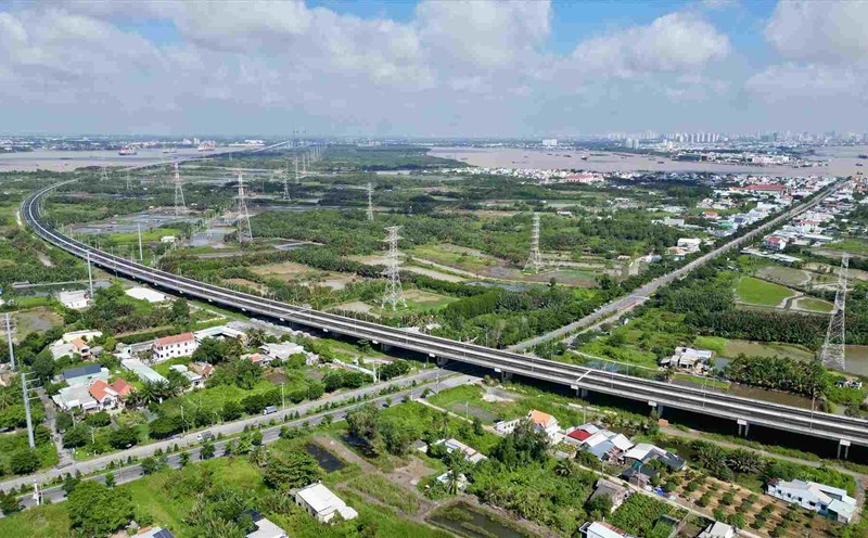Ben Luc - Long Thanh Expressway through Can Gio District (HCMC). Photo: Anh Tu