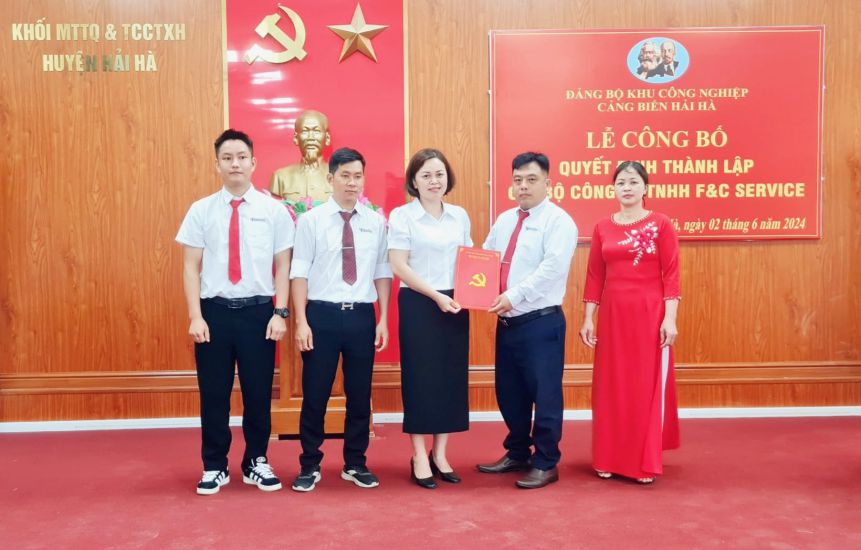On June 2, 2024, the Hai Ha Seaport Industrial Park Party Committee held an announcement of the Decision to establish the Party Cell of F&C Service Company Limited. Photo: Doan Hung